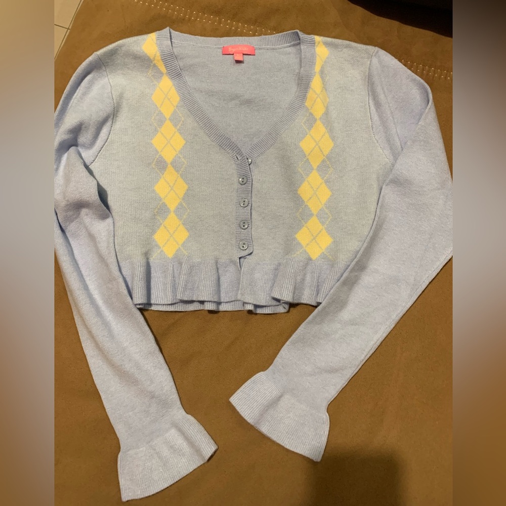 Soft, baby blue knit cardigan sweater with yellow argyle, NWOT, Large